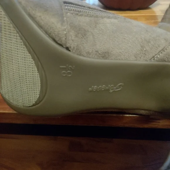 Brown suede like thigh high stiletto boots in size 8.5 - Picture 6 of 6